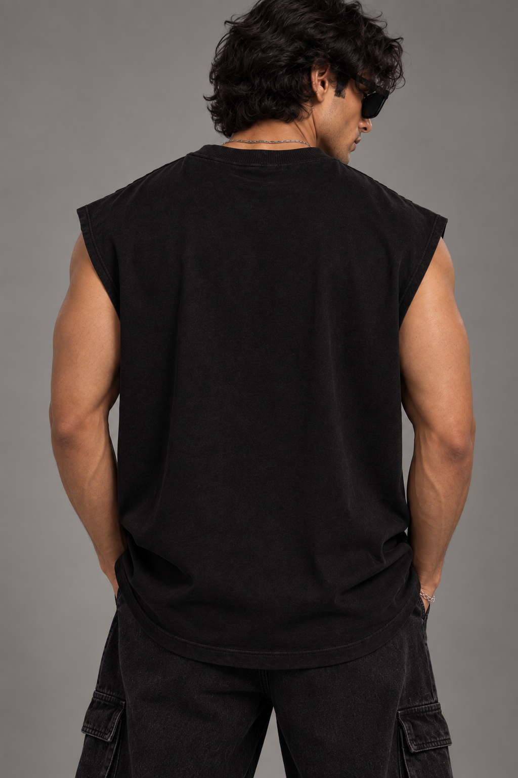 Anthakuminchi Oversized Tank Top (Black)